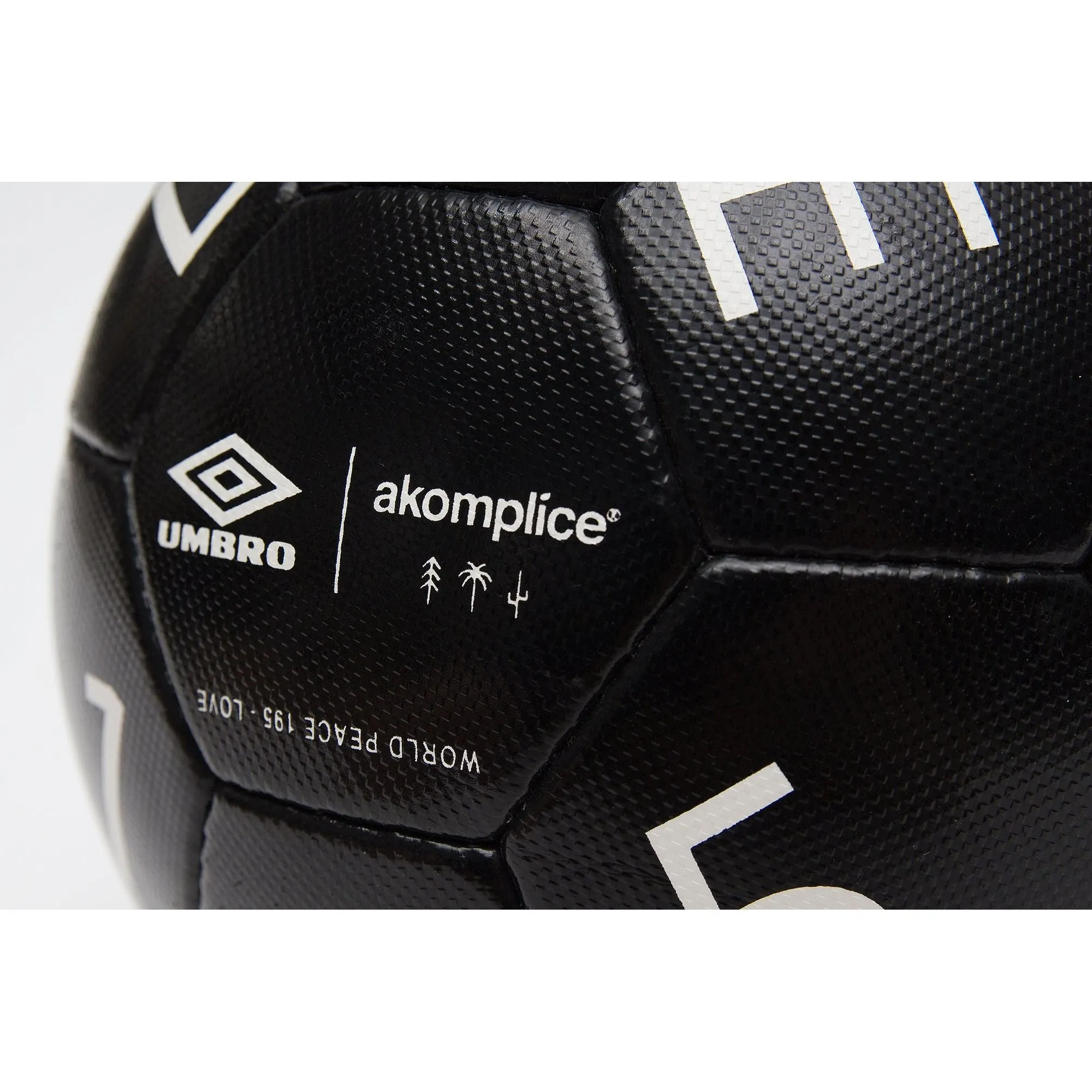 AK   UMBRO – LOVE & PEACE FUTBOL Size 5