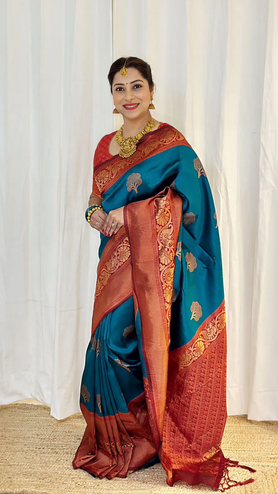 Artistic Rama Soft Banarasi Silk Saree With Moiety Blouse Piece