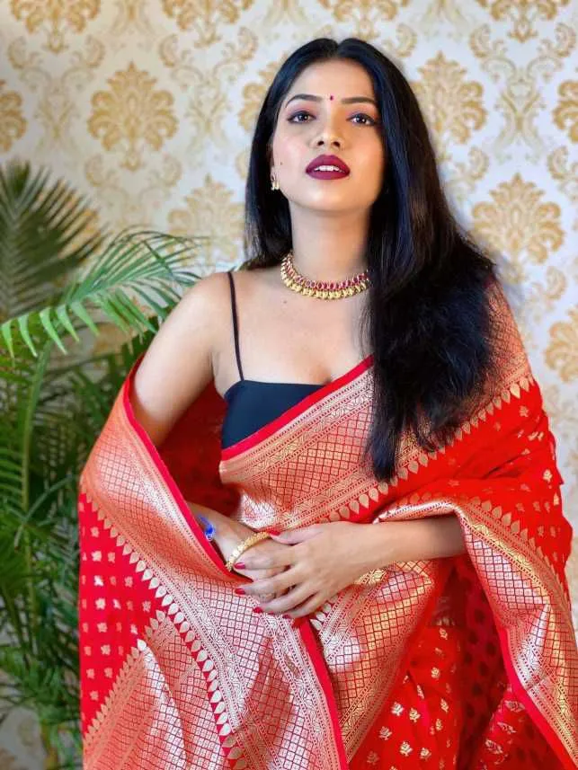 Confounding Red Soft Banarasi Silk Saree With Glowing Blouse Piece