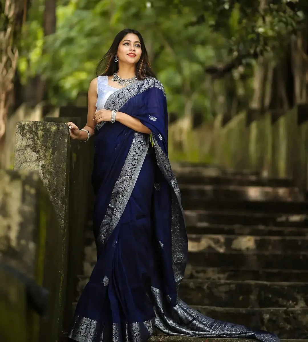 Engrossing Navy Blue Soft Silk Saree With Glowing Blouse Piece