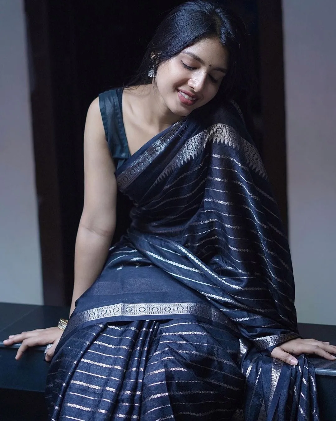 Glittering Black Soft Banarasi Silk Saree With Flattering Blouse Piece