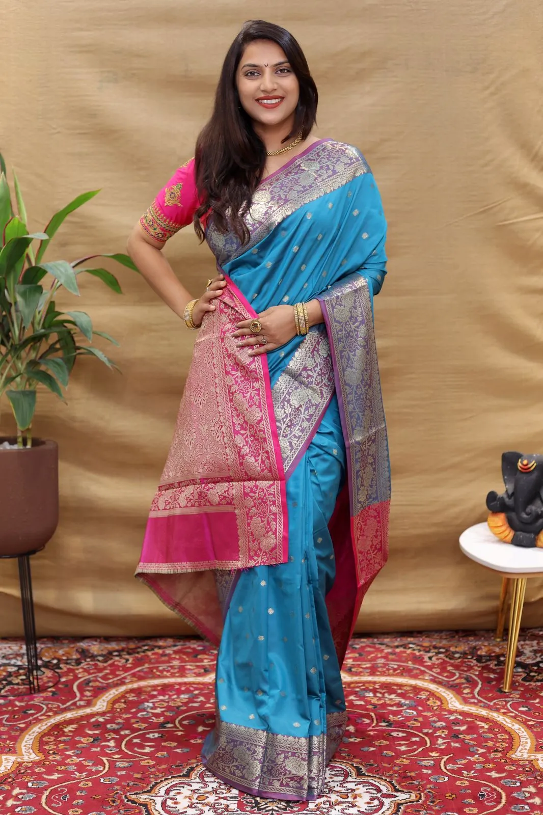 Glittering Firozi Soft Banarasi Silk Saree With Flamboyant Blouse Piece