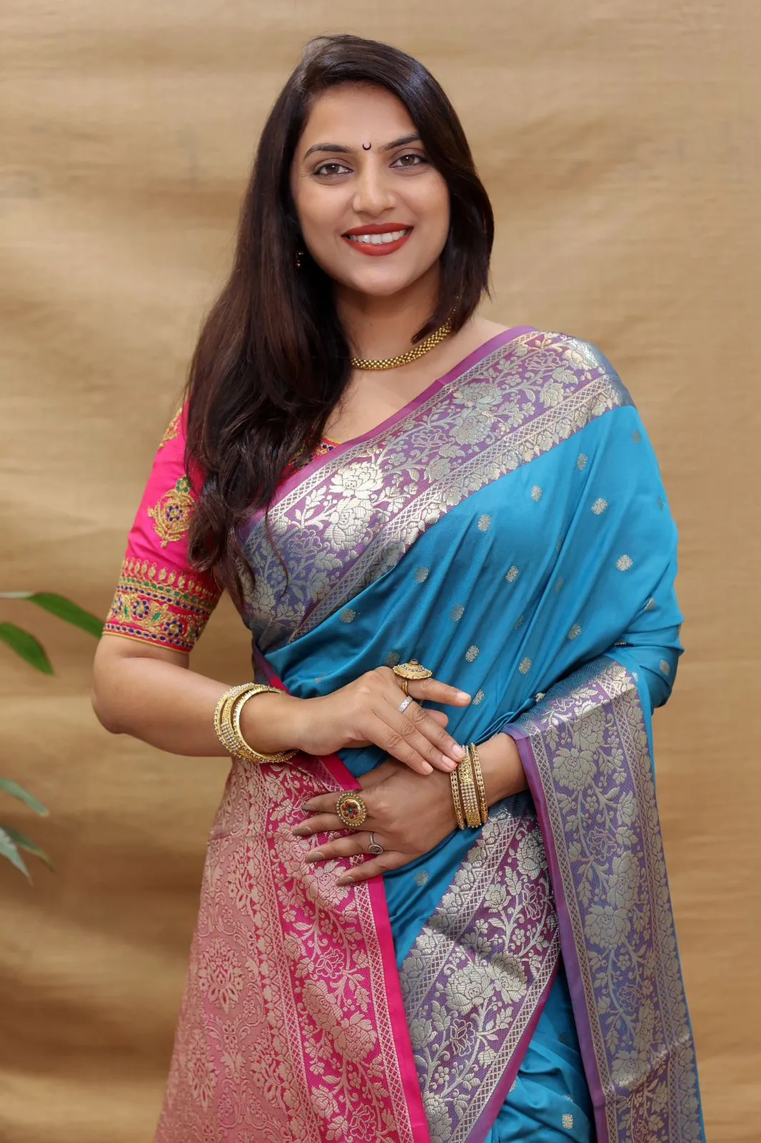 Glittering Firozi Soft Banarasi Silk Saree With Flamboyant Blouse Piece