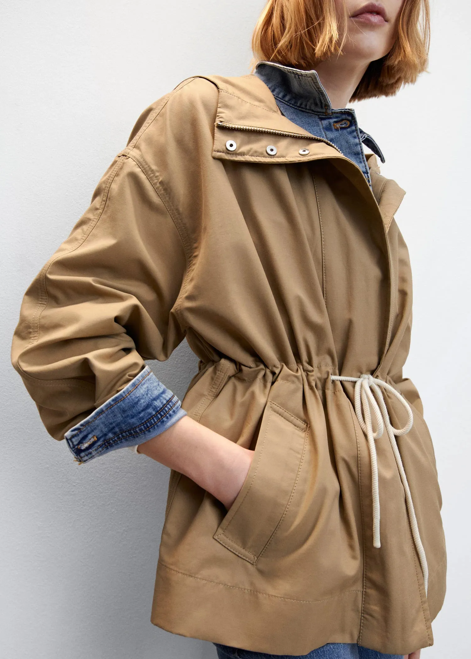 Hooded parka with pocket