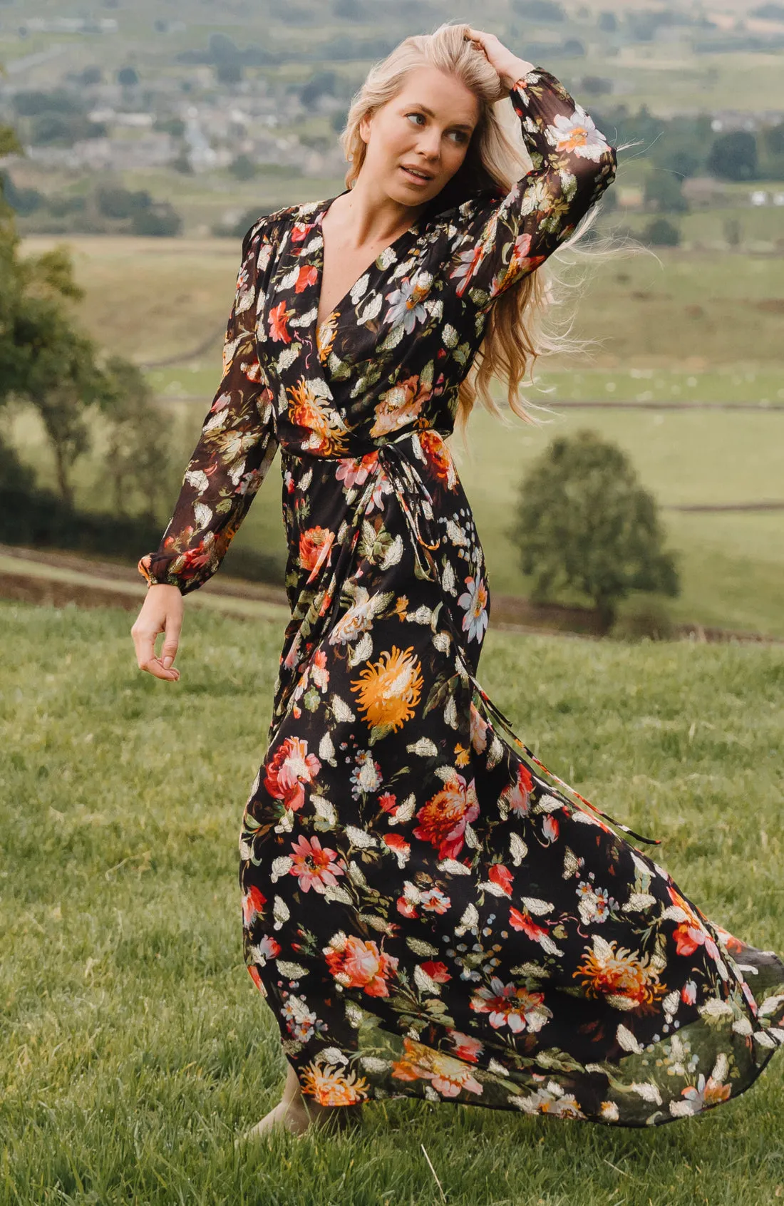 Hope & Ivy -The Bunty Maxi Wrap Dress in Floral Print Feather Lurex