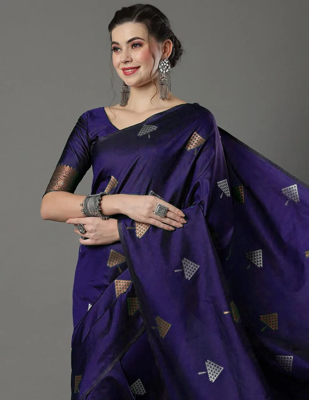 Magnificat Purple Soft Silk Saree With Glittering Blouse Piece