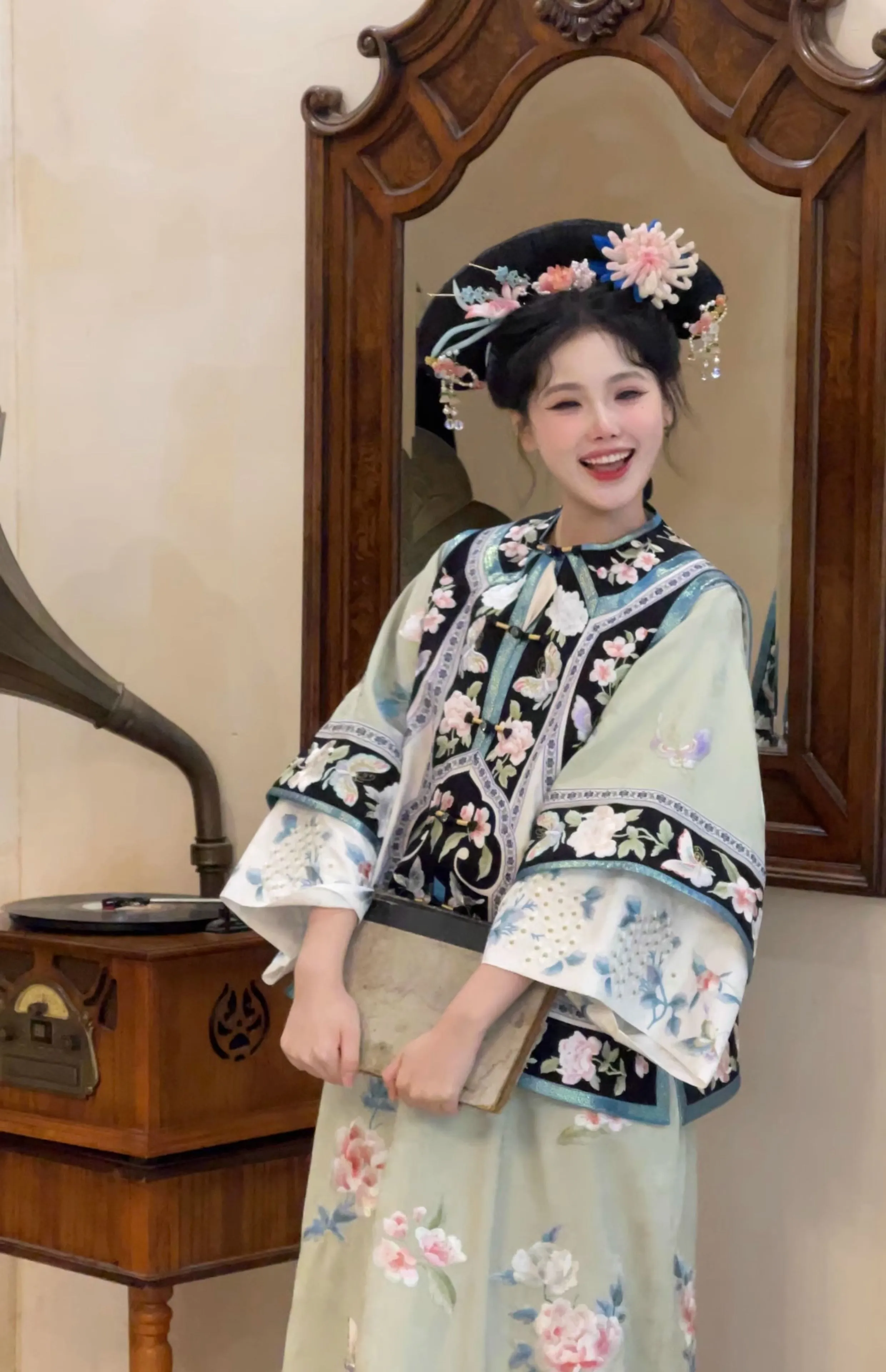 Qing Mei 青梅 Green Plum Qing Dynasty Changyi Dress & Majia Set