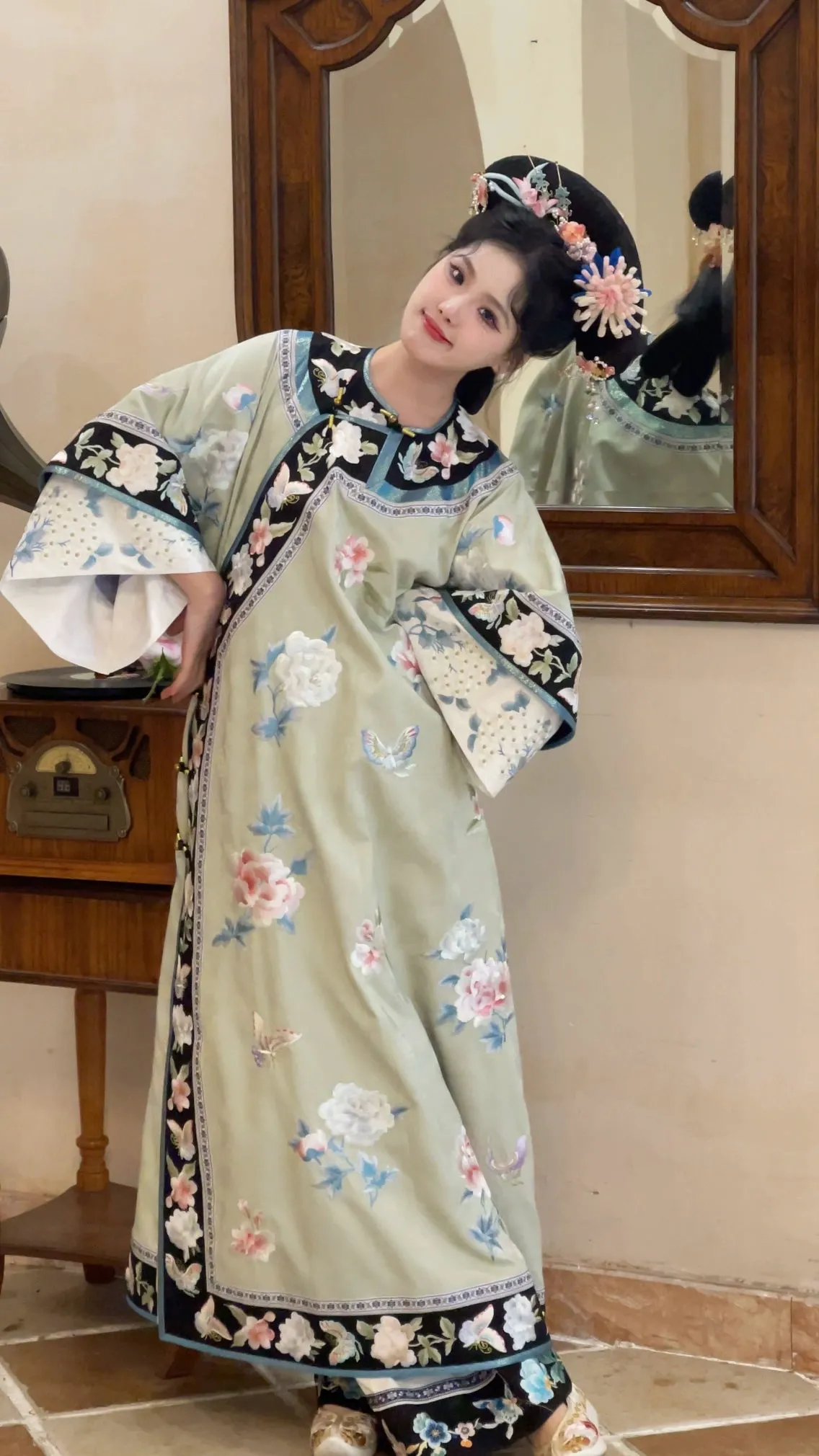 Qing Mei 青梅 Green Plum Qing Dynasty Changyi Dress & Majia Set