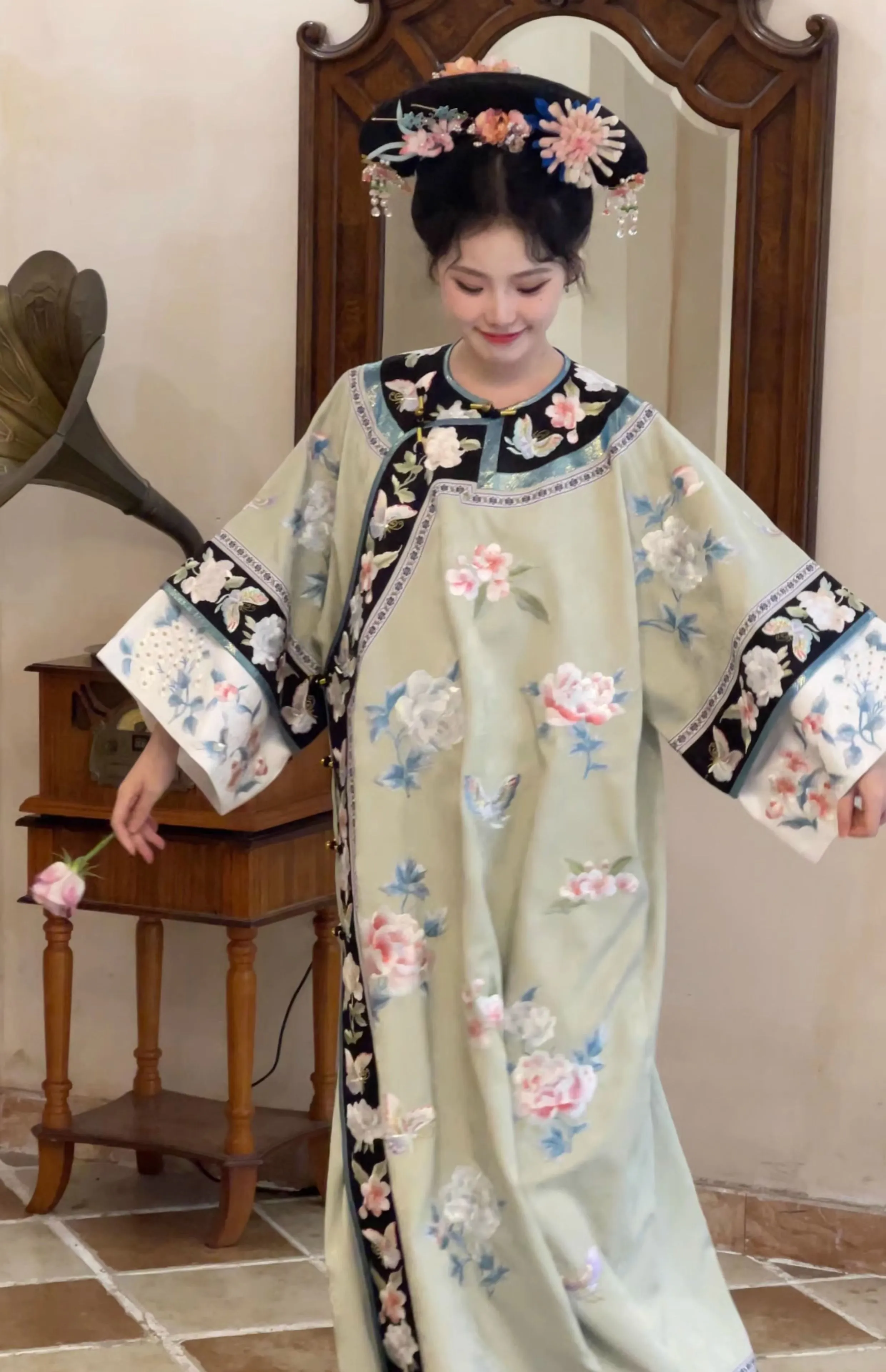 Qing Mei 青梅 Green Plum Qing Dynasty Changyi Dress & Majia Set