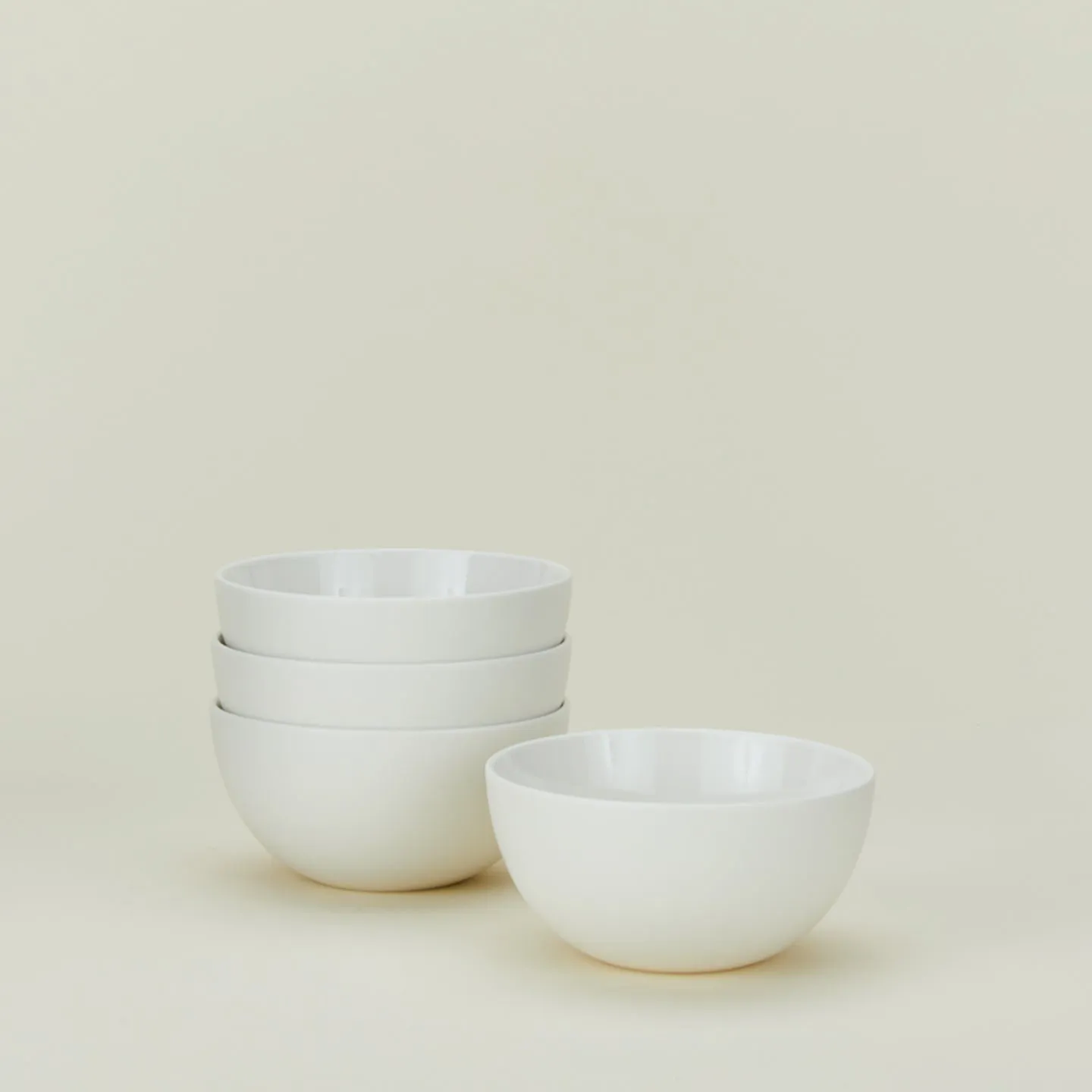 Simple Porcelain Dinnerware 16-Piece Set